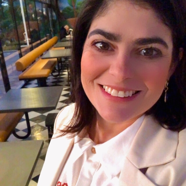 Paula Naves